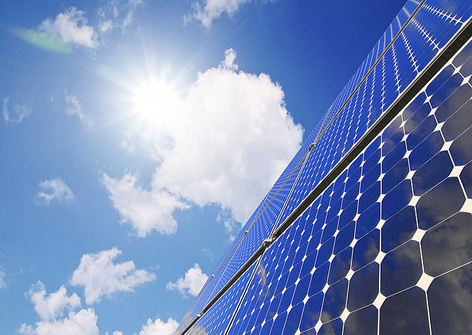 太阳能板可持续能源生产