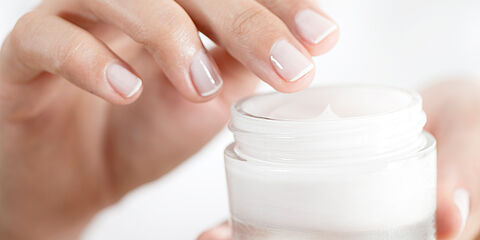 Official cross check or duplicate samples must also be taken and handed to the manufacturer when sampling creams. 