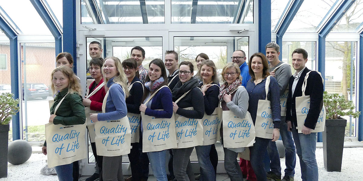 WESSLING employees replace plastic bags with fabric ones